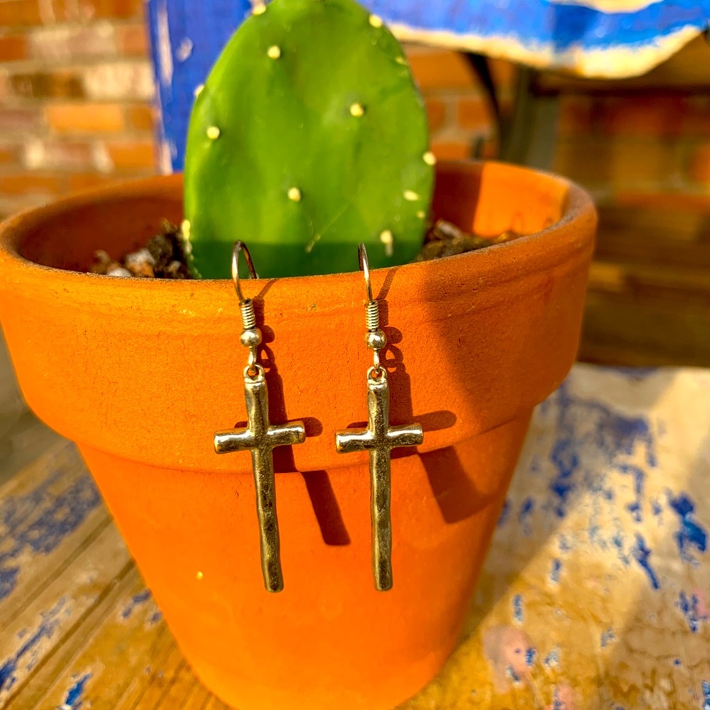 Cross earrings 🌵